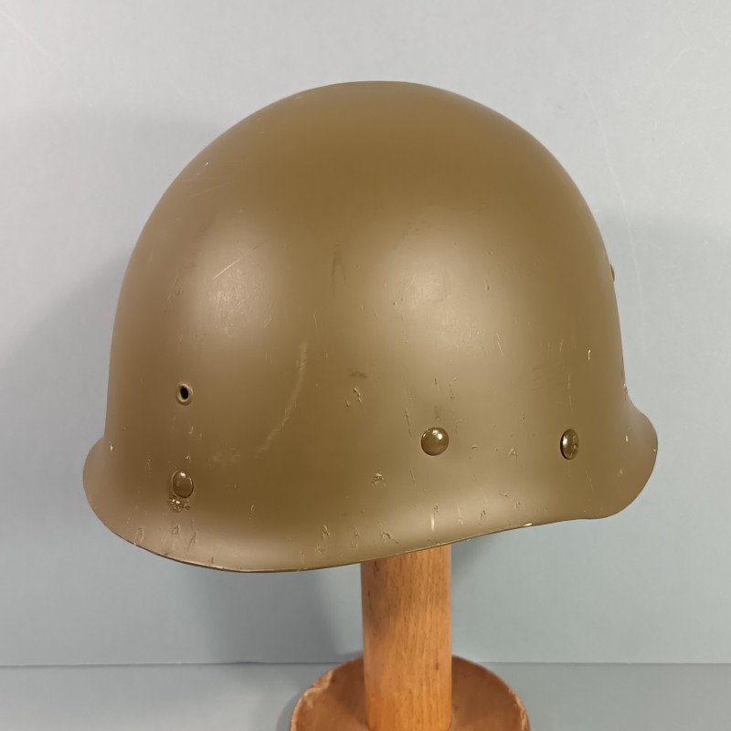CASQUE FRANCAIS MODELE 1951 AVEC CAMOUFLAGE ET PANSEMENT ETAT NEUF DE STOCK LOURD M.A.MOU 1953 ET LINER THIBAULT 1952