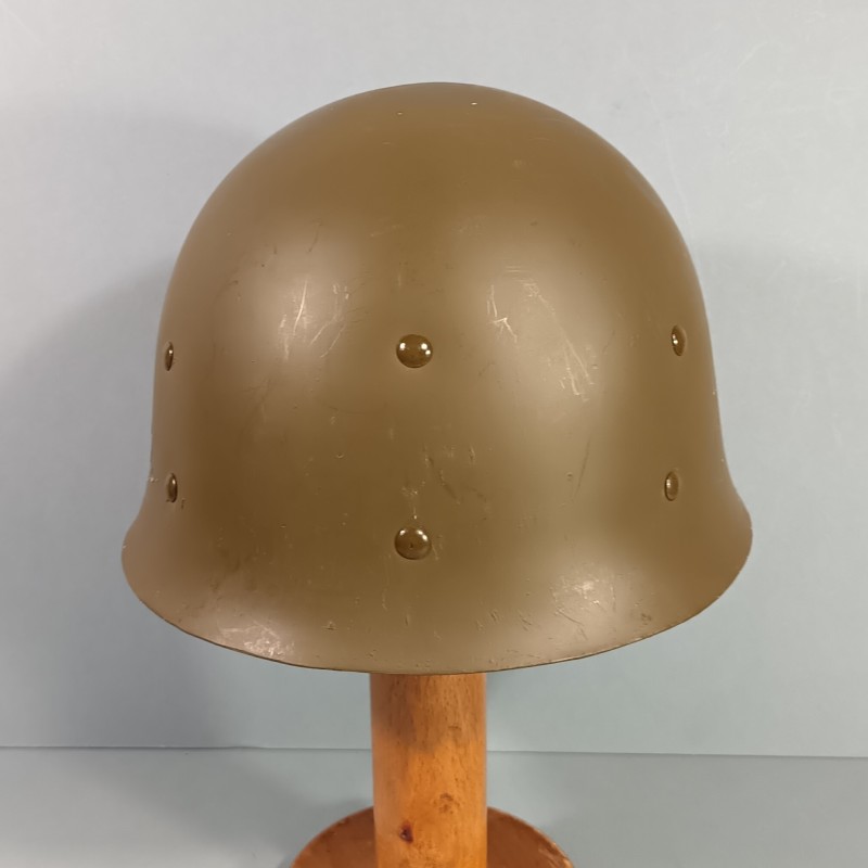 CASQUE FRANCAIS MODELE 1951 AVEC CAMOUFLAGE ET PANSEMENT ETAT NEUF DE STOCK LOURD M.A.MOU 1953 ET LINER THIBAULT 1952