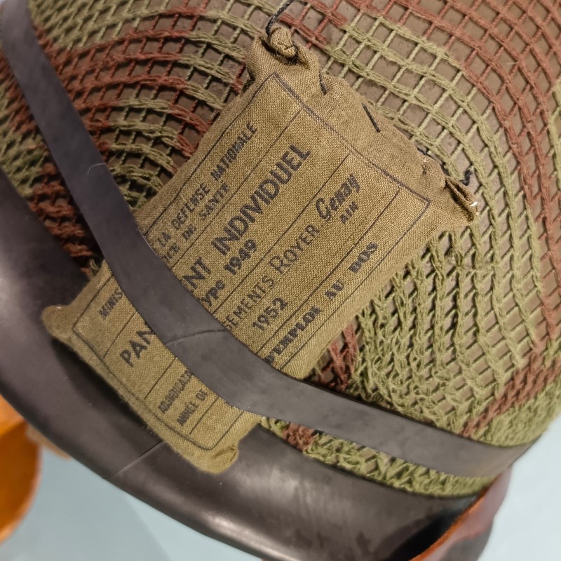 CASQUE FRANCAIS MODELE 1951 AVEC CAMOUFLAGE ET PANSEMENT ETAT NEUF DE STOCK LOURD M.A.MOU 1953 ET LINER THIBAULT 1952
