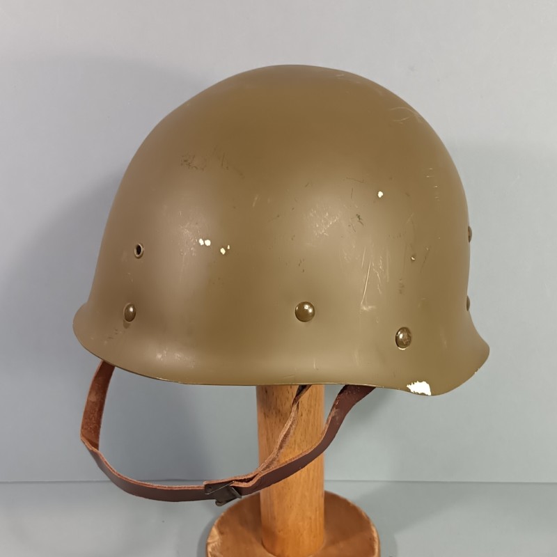 CASQUE FRANCAIS MODELE 1951 AVEC CAMOUFLAGE ET PANSEMENT ETAT NEUF DE STOCK LOURD M.A.MOU 1953 ET LINER THIBAULT 1952