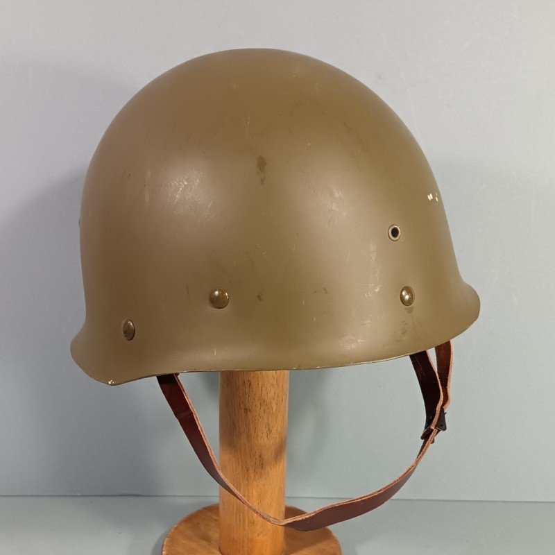 CASQUE FRANCAIS MODELE 1951 AVEC CAMOUFLAGE ET PANSEMENT ETAT NEUF DE STOCK LOURD M.A.MOU 1953 ET LINER THIBAULT 1952