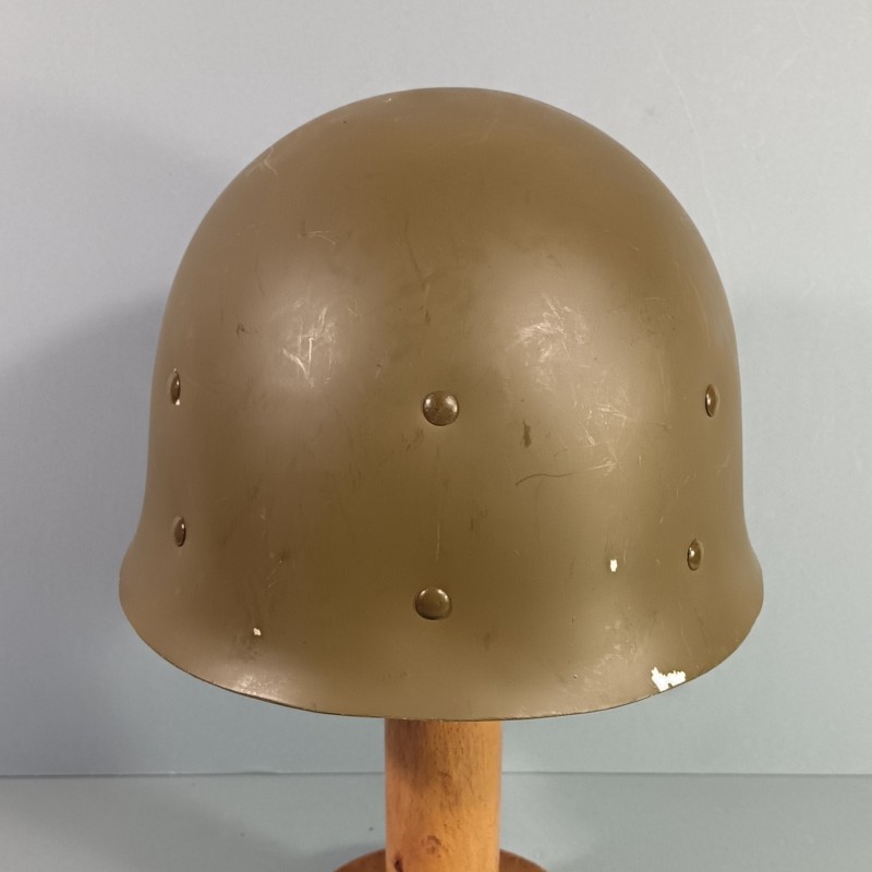 CASQUE FRANCAIS MODELE 1951 AVEC CAMOUFLAGE ET PANSEMENT ETAT NEUF DE STOCK LOURD M.A.MOU 1953 ET LINER THIBAULT 1952