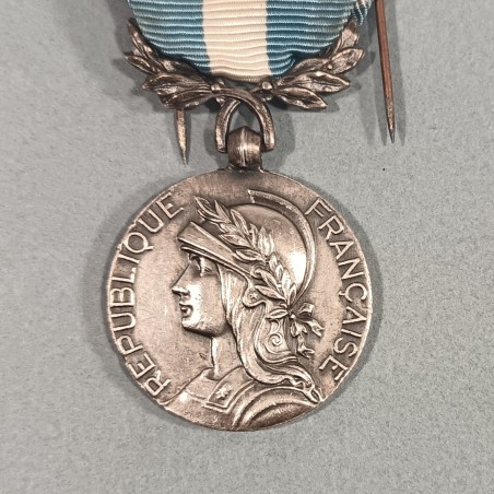 MEDAILLE COLONIALE FABRICATION ANGLAISE 1941 - 1944 MODELE DIT DE LONDRE PAR J.R. GAUNT RUBAN D'ORIGINE