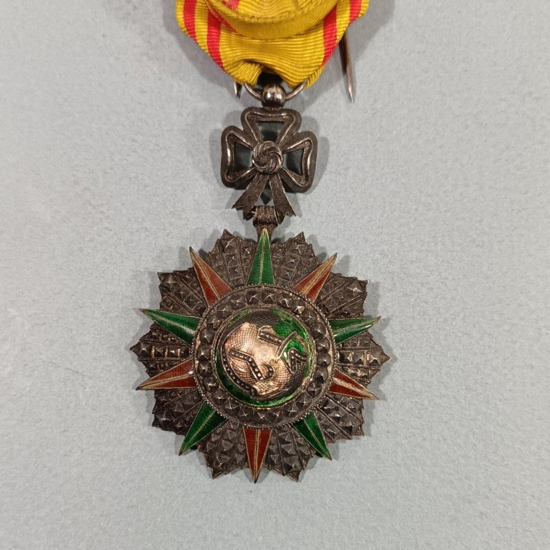 TUNISIE MEDAILLE D'OFFICIER DE L'ORDRE TUNISIEN DU NICHAN IFTIKHAR MUHAMMAD EL NACEUR 1906-1922 EN ARGENT POINCONNEE