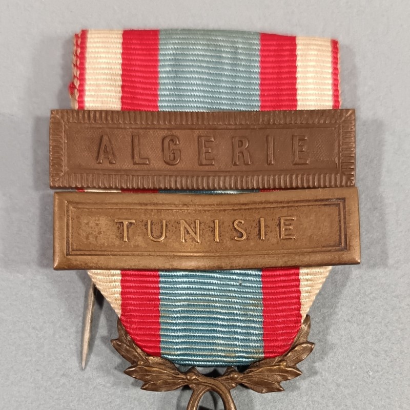 MEDAILLE COMMEMORATIVE D'AFRIQUE DU NORD AVEC BARRETTE TUNISIE ET ALGERIE PREMIER MODELE OCTOBRE 1956 A JANVIER 1958