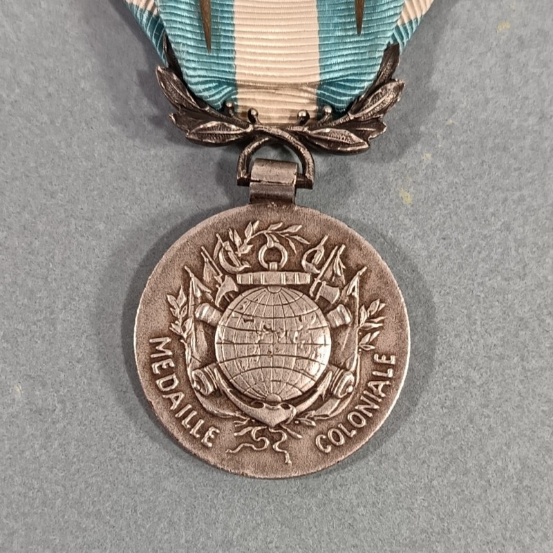 MEDAILLE COLONIALE AVEC BARRETTE EXTREME ORIENT COMMEMO INDOCHINE FABRICATION ARTHUS BERTRAND BOITE