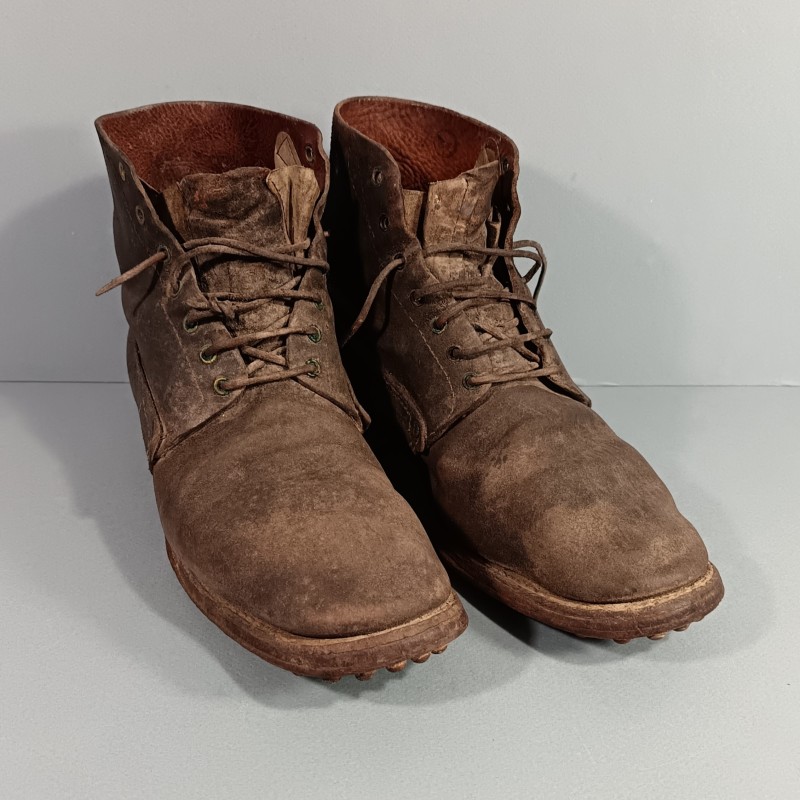 BRODEQUINS CHAUSSURES MILITAIRE EN CUIR MODELE 1917 TOUTES ARMES TAILLE 42/43 GUERRE 1914 1918