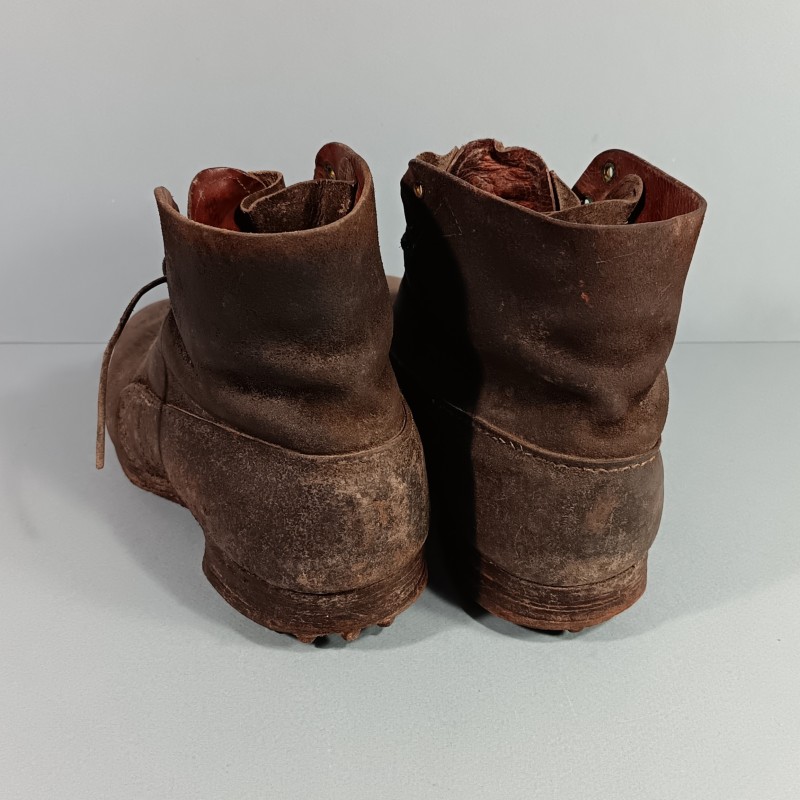 BRODEQUINS CHAUSSURES MILITAIRE EN CUIR MODELE 1917 TOUTES ARMES TAILLE 42/43 GUERRE 1914 1918