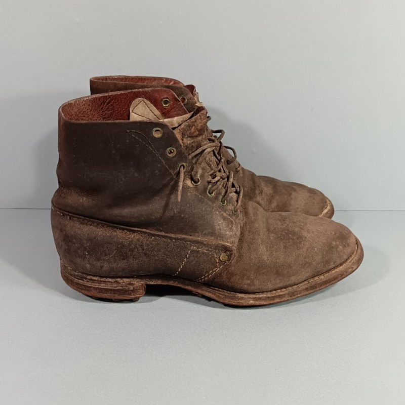 BRODEQUINS CHAUSSURES MILITAIRE EN CUIR MODELE 1917 TOUTES ARMES TAILLE 42/43 GUERRE 1914 1918