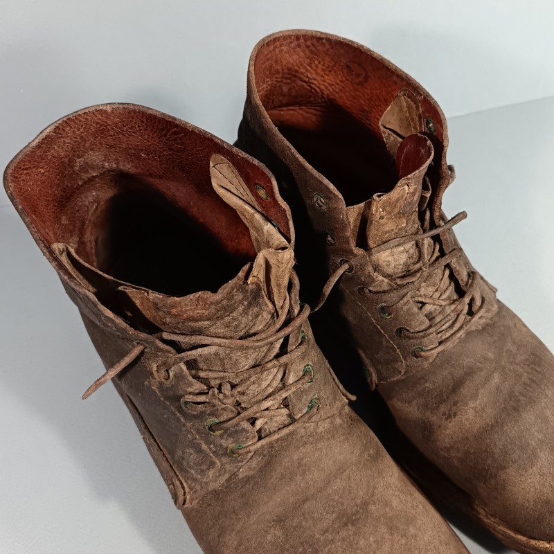 BRODEQUINS CHAUSSURES MILITAIRE EN CUIR MODELE 1917 TOUTES ARMES TAILLE 42/43 GUERRE 1914 1918