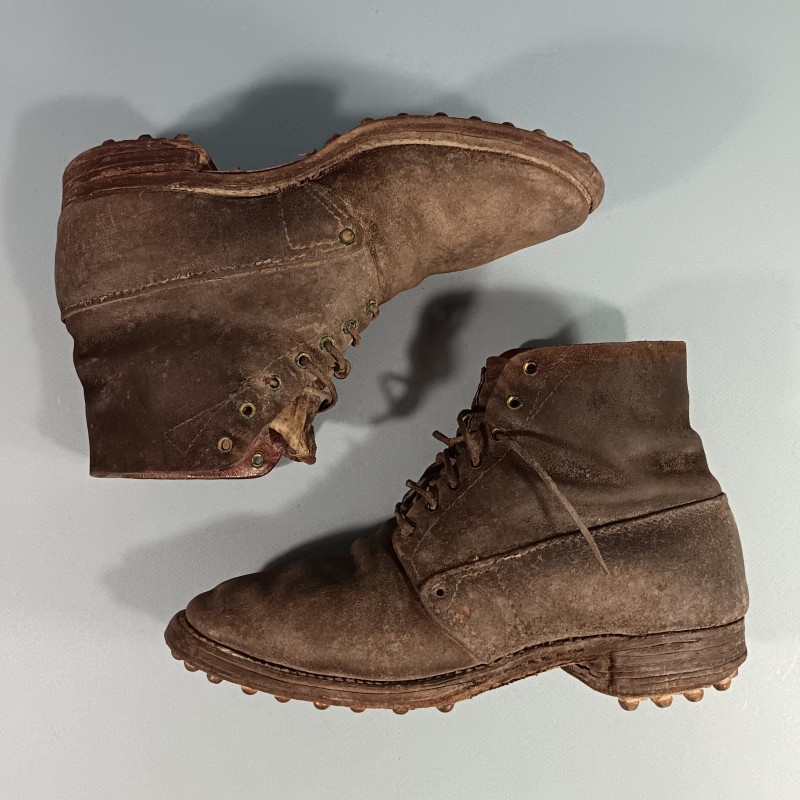 BRODEQUINS CHAUSSURES MILITAIRE EN CUIR MODELE 1917 TOUTES ARMES TAILLE 42/43 GUERRE 1914 1918