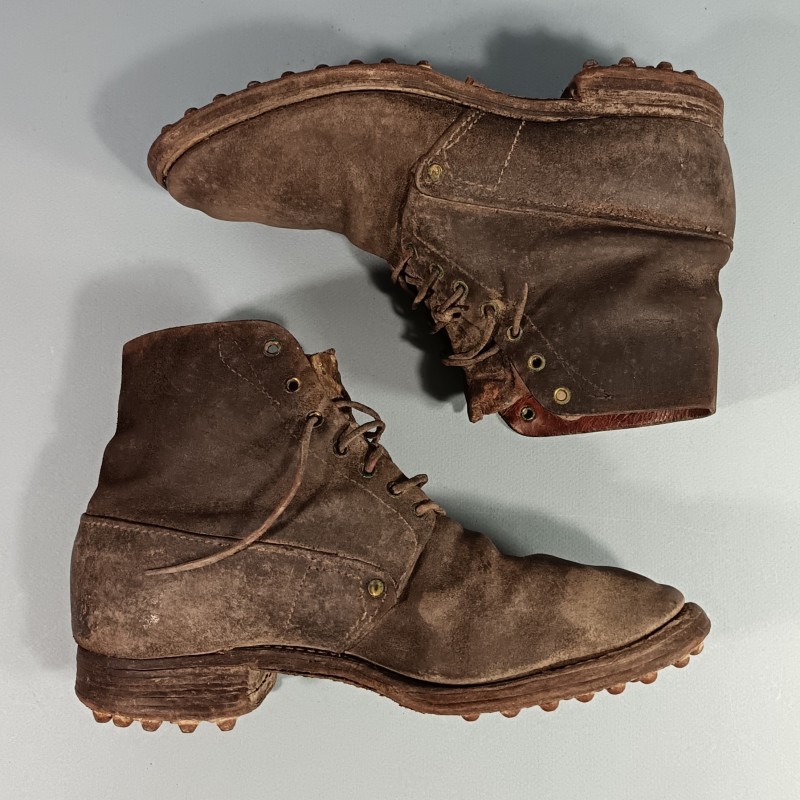 BRODEQUINS CHAUSSURES MILITAIRE EN CUIR MODELE 1917 TOUTES ARMES TAILLE 42/43 GUERRE 1914 1918