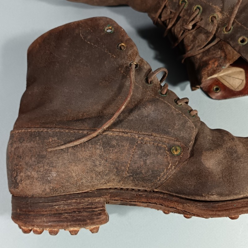 BRODEQUINS CHAUSSURES MILITAIRE EN CUIR MODELE 1917 TOUTES ARMES TAILLE 42/43 GUERRE 1914 1918