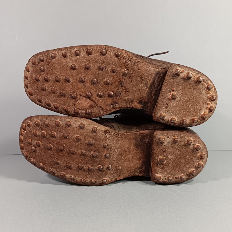 BRODEQUINS CHAUSSURES MILITAIRE EN CUIR MODELE 1917 TOUTES ARMES TAILLE 42/43 GUERRE 1914 1918