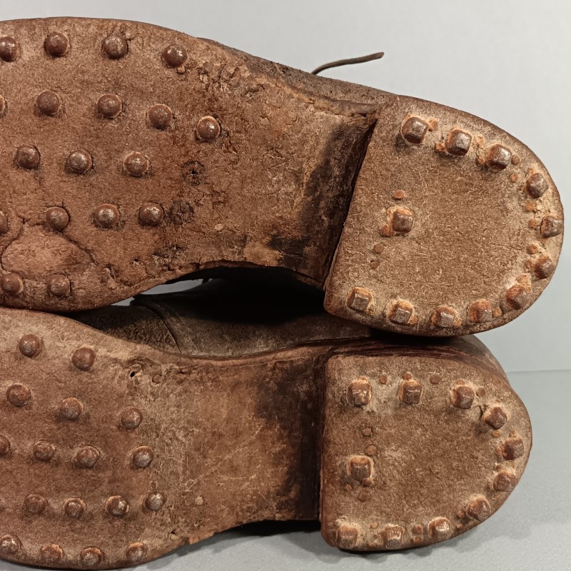 BRODEQUINS CHAUSSURES MILITAIRE EN CUIR MODELE 1917 TOUTES ARMES TAILLE 42/43 GUERRE 1914 1918