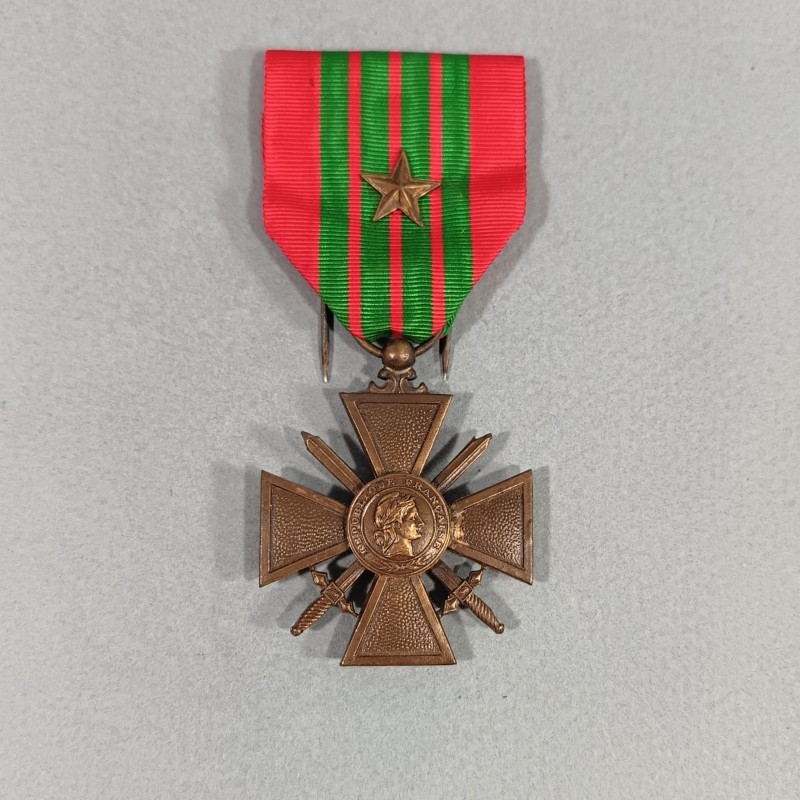 FRANCE MEDAILLE CROIX DE LA SECONDE GUERRE 1939-1945 DATEE AU DOS 1939 FRENCH WAR CROSS WW2 EN BOITE