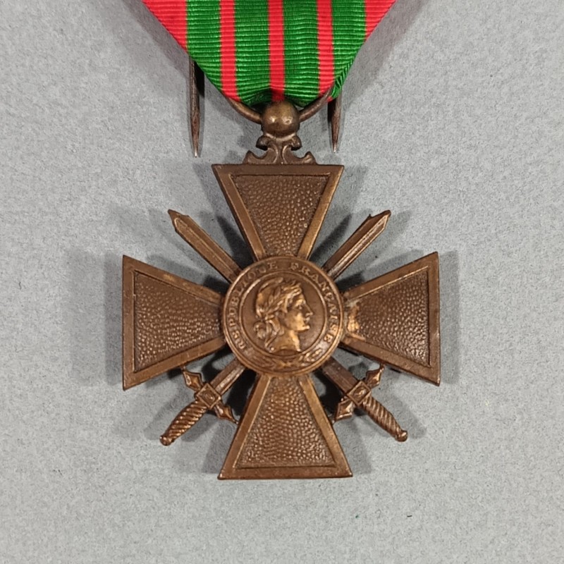 FRANCE MEDAILLE CROIX DE LA SECONDE GUERRE 1939-1945 DATEE AU DOS 1939 FRENCH WAR CROSS WW2 EN BOITE