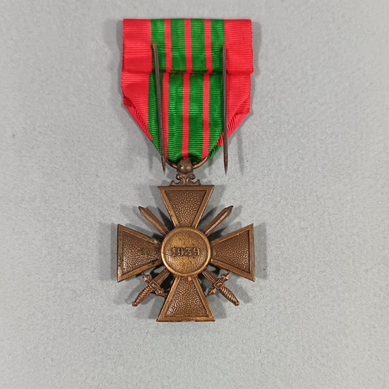 FRANCE MEDAILLE CROIX DE LA SECONDE GUERRE 1939-1945 DATEE AU DOS 1939 FRENCH WAR CROSS WW2 EN BOITE