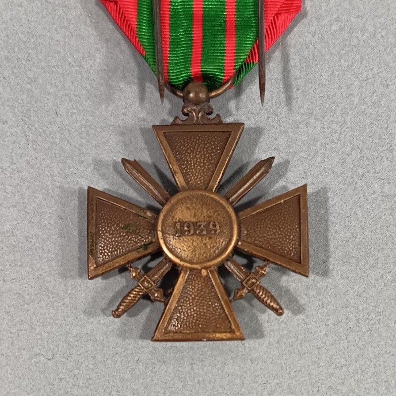 FRANCE MEDAILLE CROIX DE LA SECONDE GUERRE 1939-1945 DATEE AU DOS 1939 FRENCH WAR CROSS WW2 EN BOITE