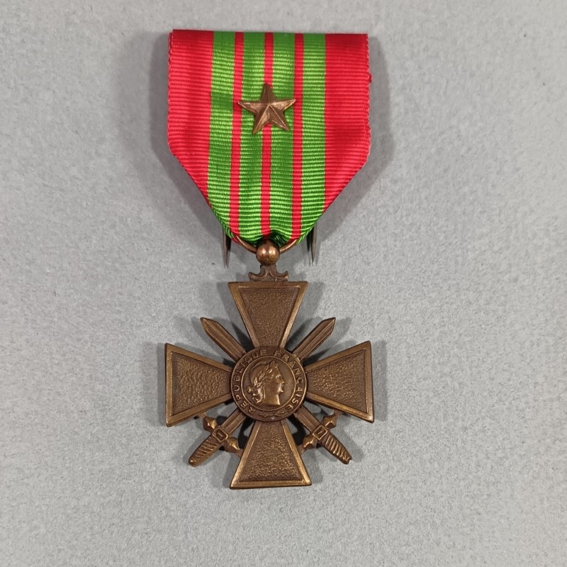 FRANCE MEDAILLE CROIX DE LA SECONDE GUERRE 1939-1945 DATEE AU DOS 1939-1945 FRENCH WAR CROSS WW2 EN BOITE