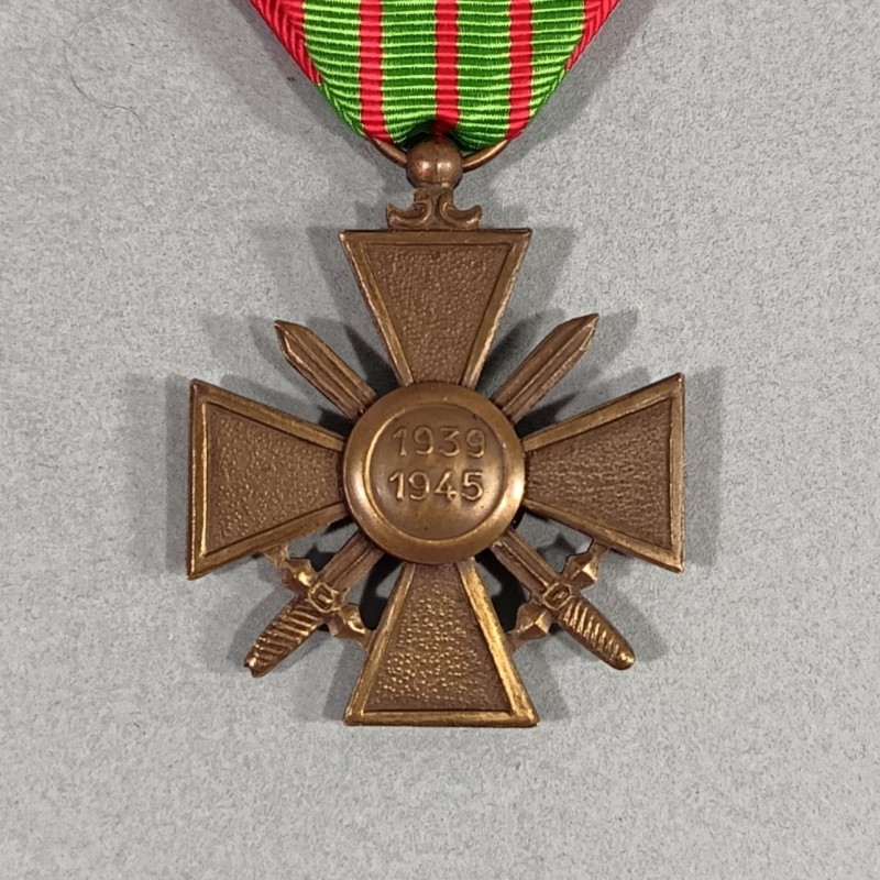 FRANCE MEDAILLE CROIX DE LA SECONDE GUERRE 1939-1945 DATEE AU DOS 1939-1945 FRENCH WAR CROSS WW2 EN BOITE