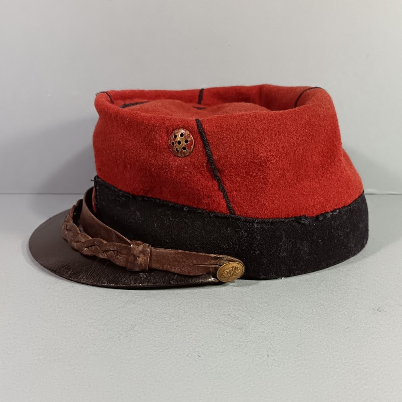 SUPERBE KEPI TROUPE DU 168 ème REGIMENT D'INFANTERIE DE LIGNE MODELE 1884 CHIFFRES ROUGES COUSUS JUGULAIRE TRESSEE TAILLE 57