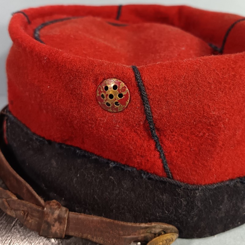 SUPERBE KEPI TROUPE DU 168 ème REGIMENT D'INFANTERIE DE LIGNE MODELE 1884 CHIFFRES ROUGES COUSUS JUGULAIRE TRESSEE TAILLE 57