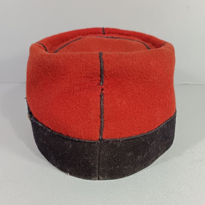 SUPERBE KEPI TROUPE DU 168 ème REGIMENT D'INFANTERIE DE LIGNE MODELE 1884 CHIFFRES ROUGES COUSUS JUGULAIRE TRESSEE TAILLE 57
