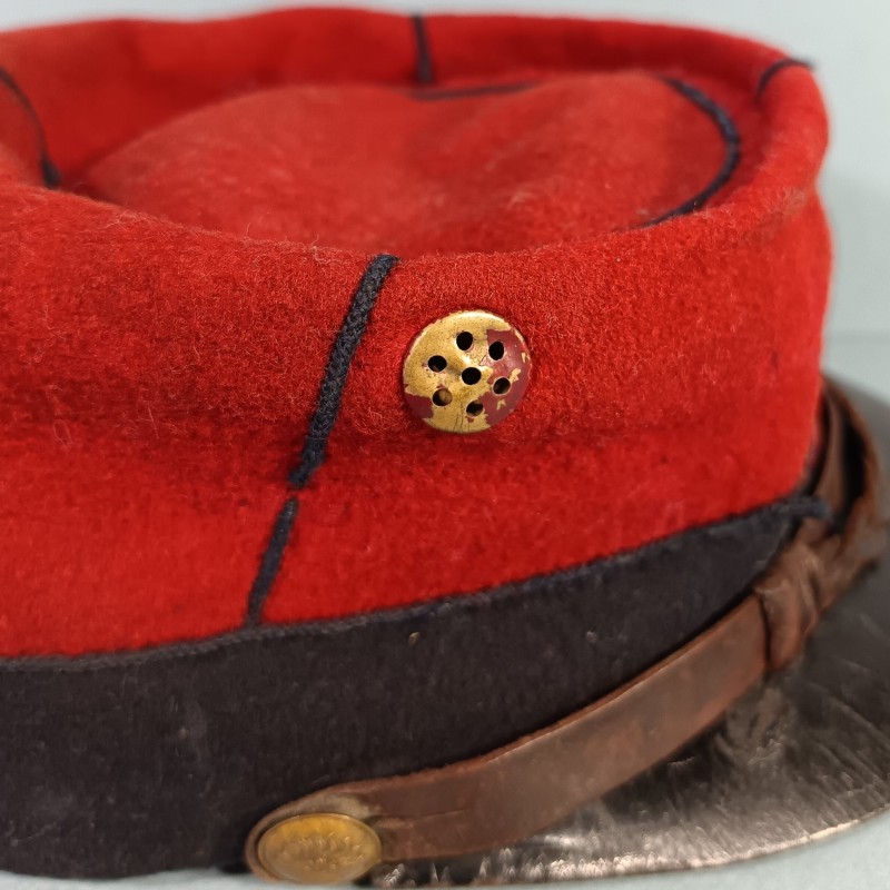 SUPERBE KEPI TROUPE DU 168 ème REGIMENT D'INFANTERIE DE LIGNE MODELE 1884 CHIFFRES ROUGES COUSUS JUGULAIRE TRESSEE TAILLE 57