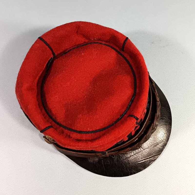 SUPERBE KEPI TROUPE DU 168 ème REGIMENT D'INFANTERIE DE LIGNE MODELE 1884 CHIFFRES ROUGES COUSUS JUGULAIRE TRESSEE TAILLE 57