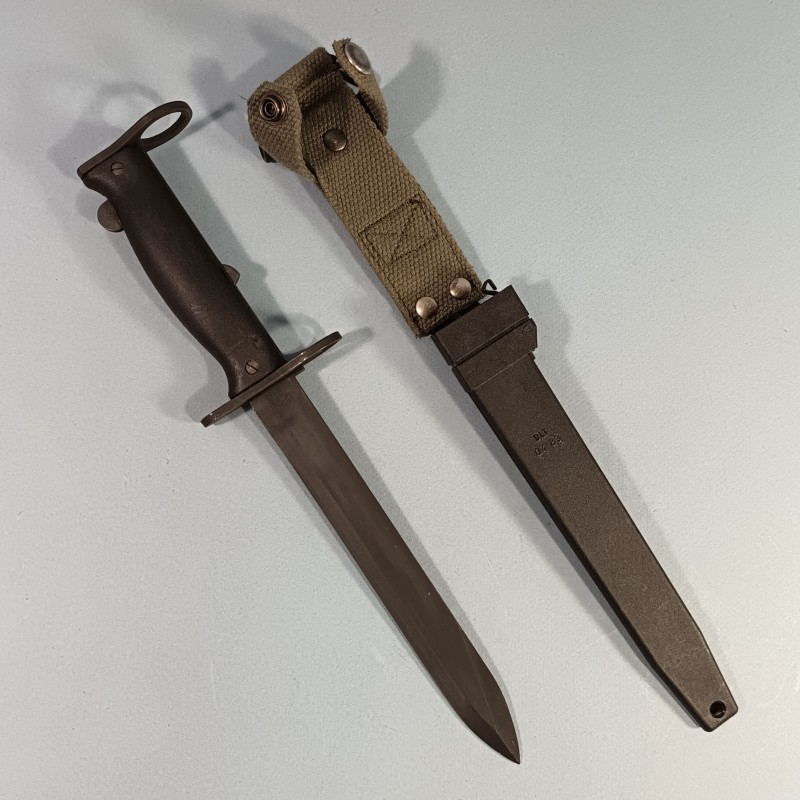 BAIONNETTE FRANCAISE MODELE FAMAS F1 MARQUAGES BAIONNETTE ET FOURREAU DLT 83 DUROL COUTELLERIE A THIERS