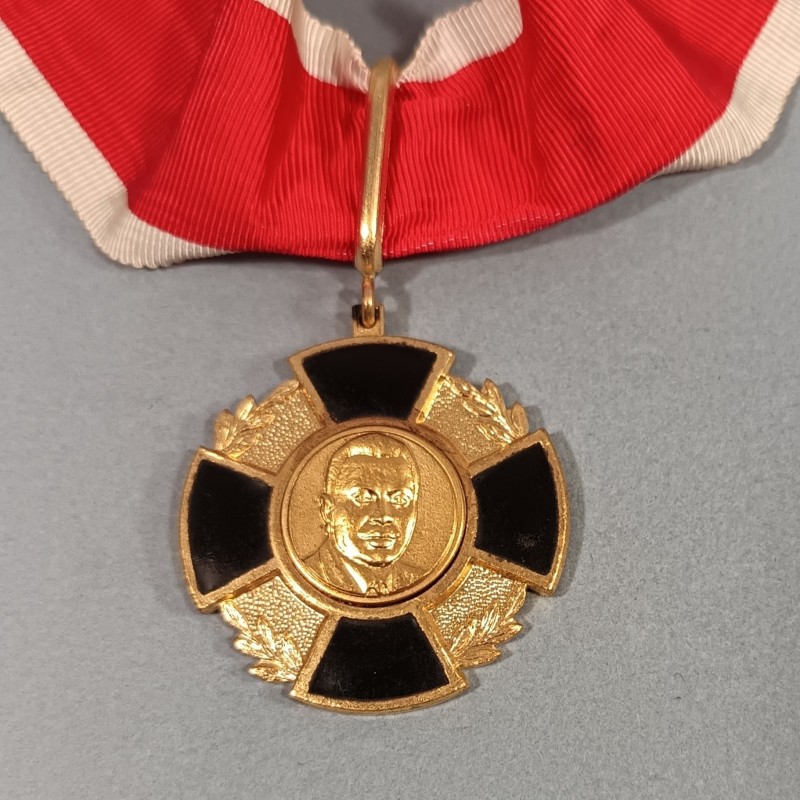 BURUNDI MEDAILLE DE COMMANDEUR ORDRE ROYAL DU PRINCE LOUIS RWAGASORE KING ORDER MEDAL
