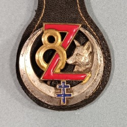 INSIGNE MILITAIRE 8 ème REGIMENT DE ZOUAVES FABRICATION COURTOIS NON MARQUEE SUR SON CUIR