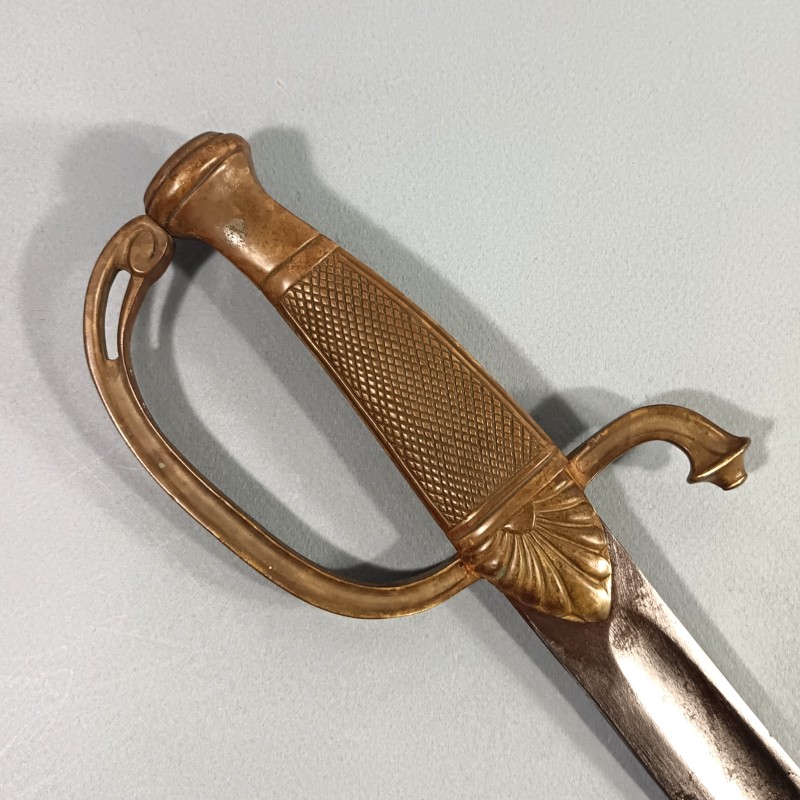 PETIT SABRE D'OFFICIER D'INFANTERIE DE TYPE EMPIRE FABRICATION EUROPEENNE PREMIERE MOITIE DU XIX ème SIECLE