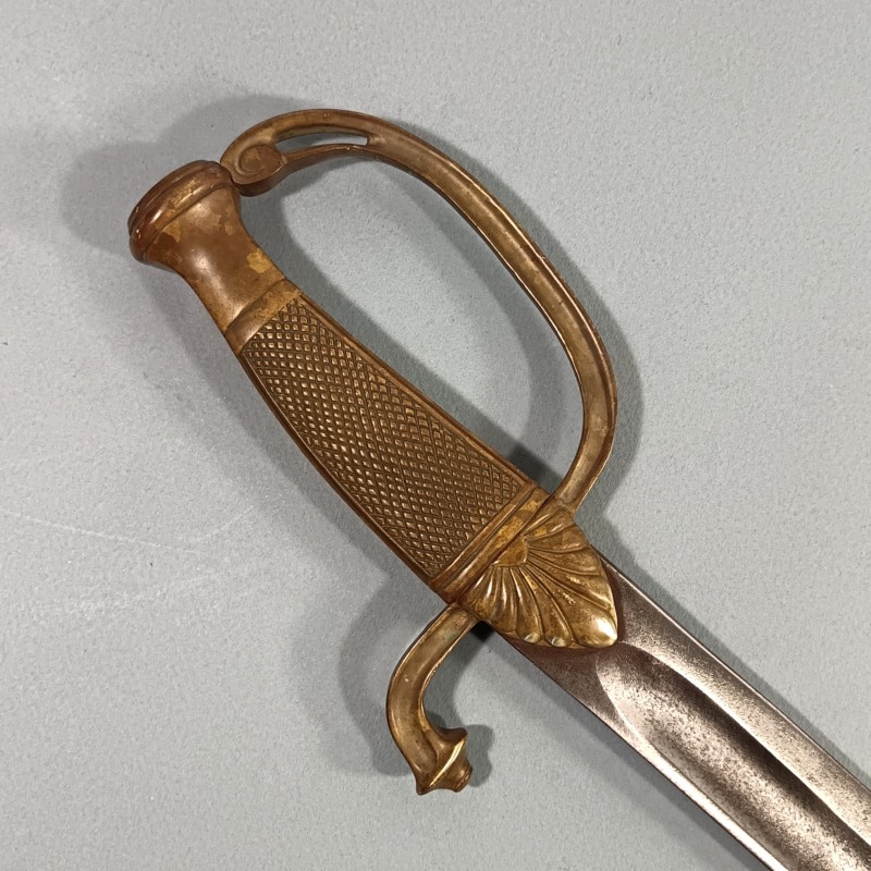 PETIT SABRE D'OFFICIER D'INFANTERIE DE TYPE EMPIRE FABRICATION EUROPEENNE PREMIERE MOITIE DU XIX ème SIECLE