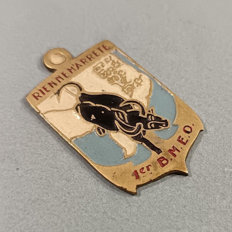 INSIGNE MILITAIRE 1 ER BMEO BATAILLON DE MARCHE EN EXTREME ORIENT FABRICATION EN ARGENT PEINTE LOCALE INDOCHINE
