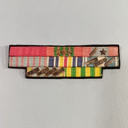 BARRETTE DE RAPPEL D'UN PLACARD DE 8 MEDAILLES D'UN ANCIEN OFFICIER DE LA GUERRE 1939 1945 L'ARMEE DE LIBERATION