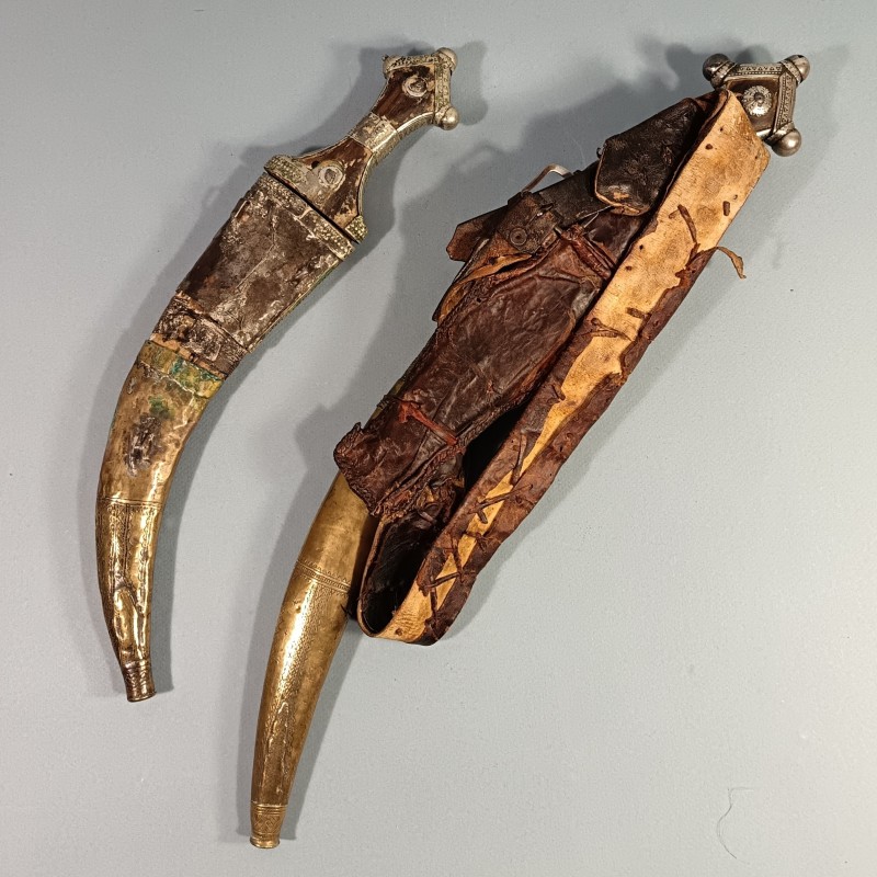 POIGNARD WAHABITE PENINSULE ARABIQUE ET AFRIQUE DE L'EST SABIKI WAHHABITE JAMBYIA DHARIA ENSEMBLE DE 2 POIGNARDS EN ARGENT