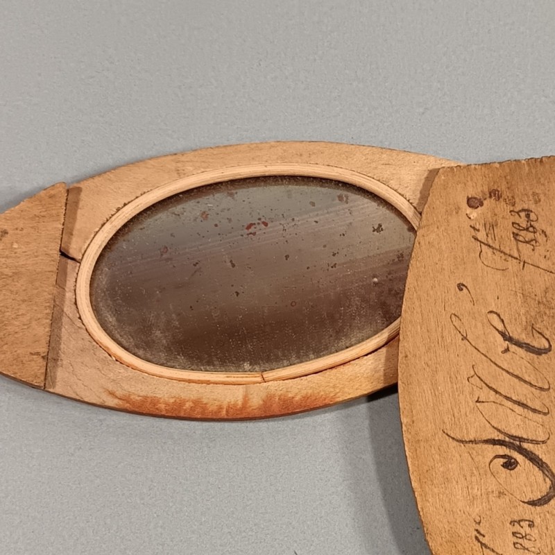 PETIT MIROIR DES POILUS OU DE TRANCHEE EQUIPEMENT DES SOLDAT DE LA GRANDE GUERRE 1914 1918