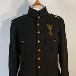 VESTE D'UNIFORME MODELE 1914-15 EN DRAP NOIR D'UN CAPITAINE D'ARTILLERIE DATEE DANS LA POCHE 1917 GUERRE 1914 1918