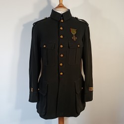 VESTE D'UNIFORME MODELE 1914-15 EN DRAP NOIR D'UN CAPITAINE D'ARTILLERIE DATEE DANS LA POCHE 1917 GUERRE 1914 1918