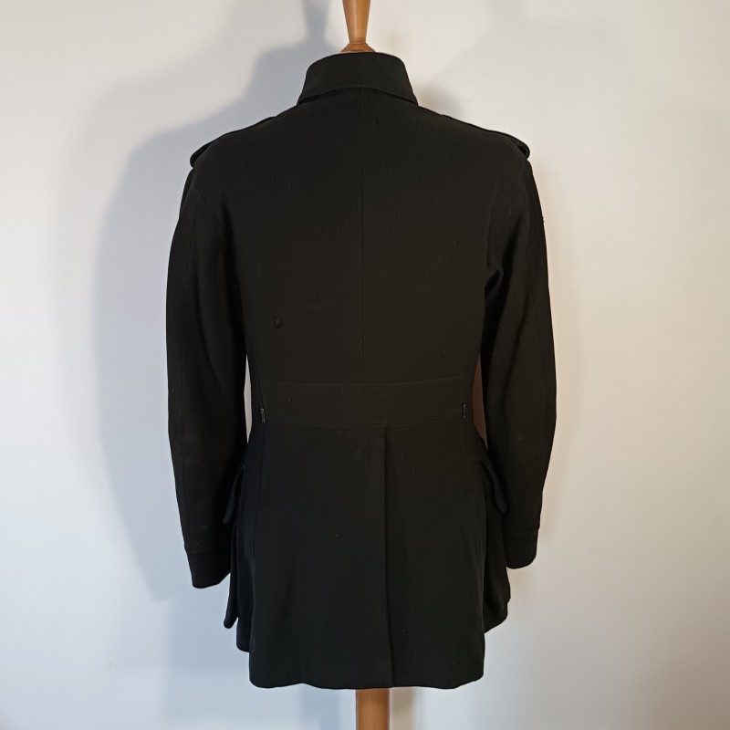 VESTE D'UNIFORME MODELE 1914-15 EN DRAP NOIR D'UN CAPITAINE D'ARTILLERIE DATEE DANS LA POCHE 1917 GUERRE 1914 1918