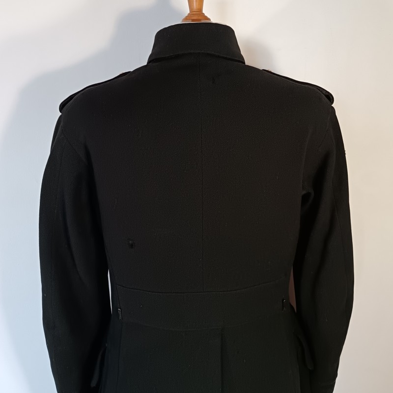VESTE D'UNIFORME MODELE 1914-15 EN DRAP NOIR D'UN CAPITAINE D'ARTILLERIE DATEE DANS LA POCHE 1917 GUERRE 1914 1918