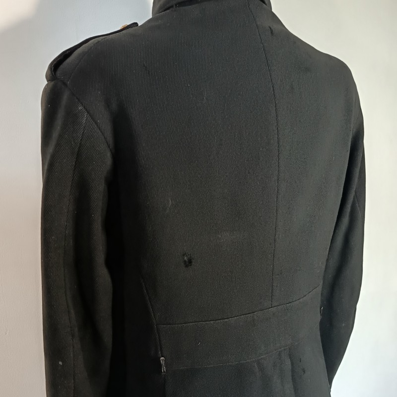 VESTE D'UNIFORME MODELE 1914-15 EN DRAP NOIR D'UN CAPITAINE D'ARTILLERIE DATEE DANS LA POCHE 1917 GUERRE 1914 1918