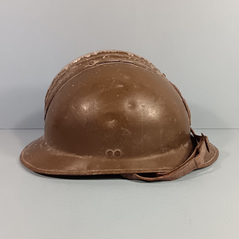 CASQUE TROUPE MODELE 1926 AVEC INSIGNE INFANTERIE MODELE 1915 KAKI  POUR LE GENIE AVEC NOM ET DANS SON JUS