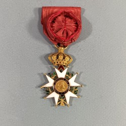 FRANCE MEDAILLE EN OR POINCONNEE D'OFFICIER DE L'ORDRE DE LA LEGION D'HONNEUR NAPOLEON III SECOND EMPIRE 1852 1870