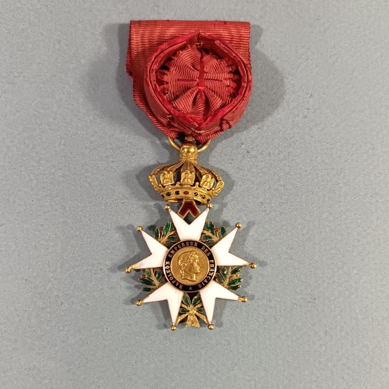 FRANCE MEDAILLE EN OR POINCONNEE D'OFFICIER DE L'ORDRE DE LA LEGION D'HONNEUR NAPOLEON III SECOND EMPIRE 1852 1870