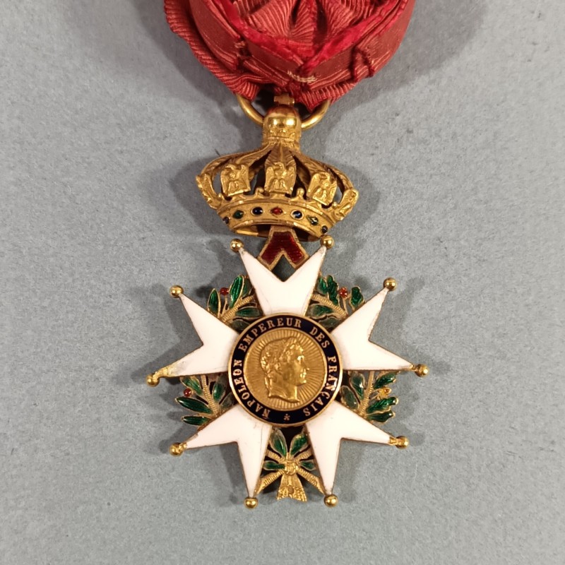 FRANCE MEDAILLE EN OR POINCONNEE D'OFFICIER DE L'ORDRE DE LA LEGION D'HONNEUR NAPOLEON III SECOND EMPIRE 1852 1870
