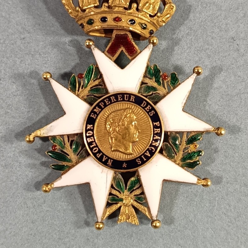 FRANCE MEDAILLE EN OR POINCONNEE D'OFFICIER DE L'ORDRE DE LA LEGION D'HONNEUR NAPOLEON III SECOND EMPIRE 1852 1870