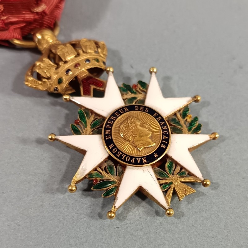 FRANCE MEDAILLE EN OR POINCONNEE D'OFFICIER DE L'ORDRE DE LA LEGION D'HONNEUR NAPOLEON III SECOND EMPIRE 1852 1870